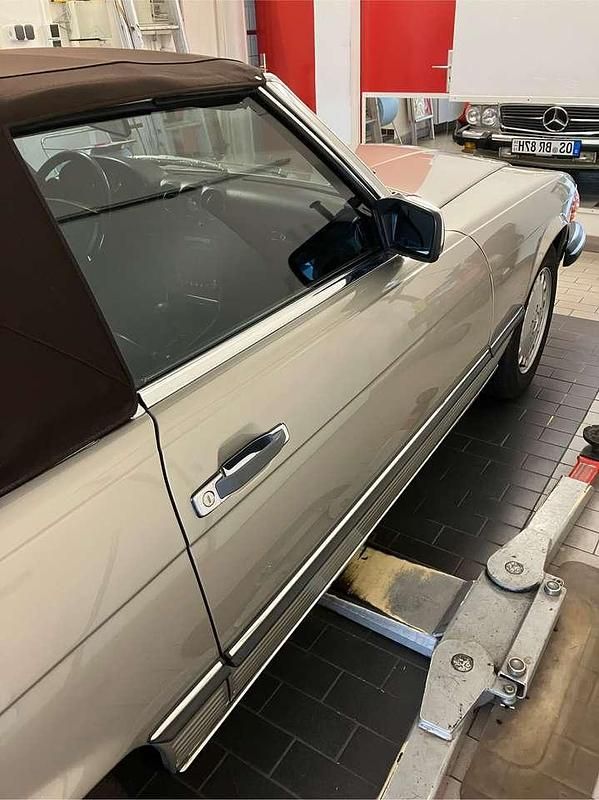 Gebraucht Mercedes 560 231 PS (169 kW) 1986 Silber Cabrio