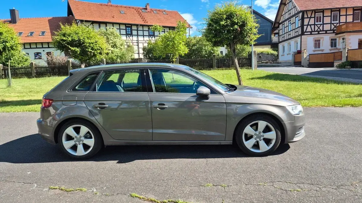 Gebraucht Audi A3 Ambition 150 PS (110 kW) 2014 Grau Limousine