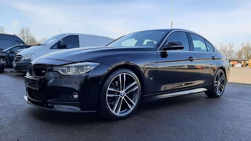 Gebraucht BMW 330e iPerformance 184 PS (135 kW) 2018 Black sapphire metallic Limousine
