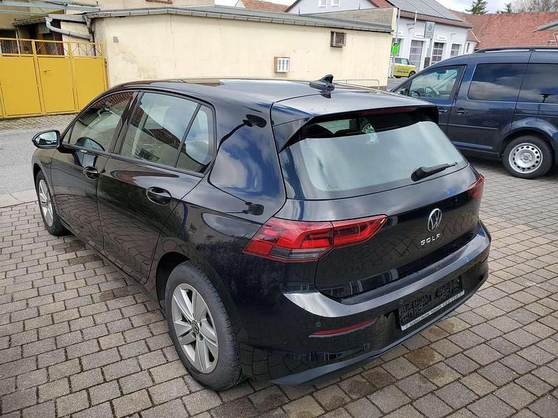 Gebraucht VW Golf VIII Life 110 PS (80 kW) 2022 Deep black perleffekt Limousine