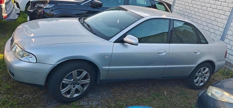 Silber Gebraucht 2000 Audi A4 Limousine | 2.480 € (Guter Preis) - Bild 1/4