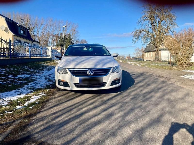 Gebraucht VW Passat 299 PS (219 kW) 2009 Weiß Coupé