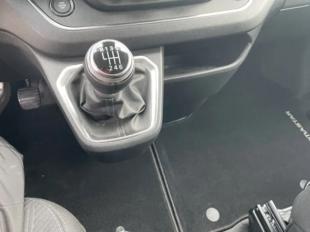 Gebraucht Nissan Primastar Tekna 150 PS (110 kW) 2024 Grau Van / Kleinbus