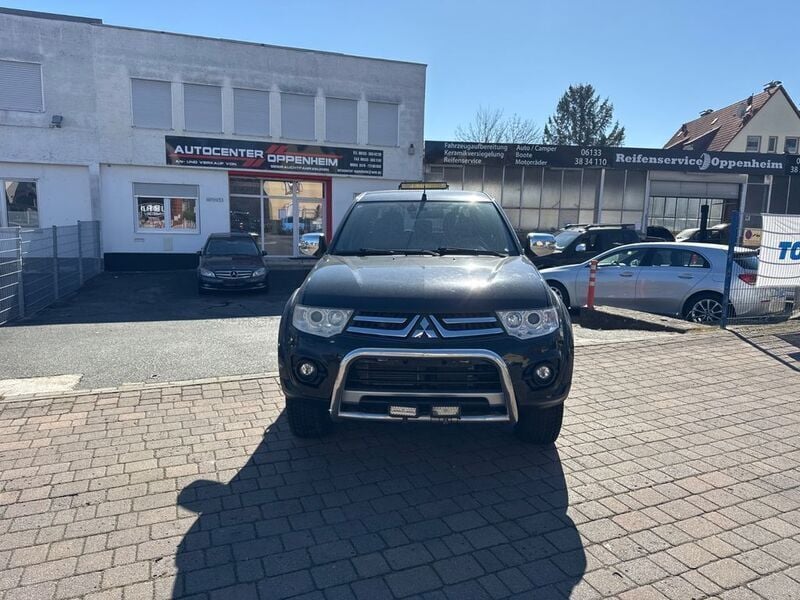 Gebraucht Mitsubishi L200 Diamant Edition 178 PS (130 kW) 2015 Schwarz Abholung