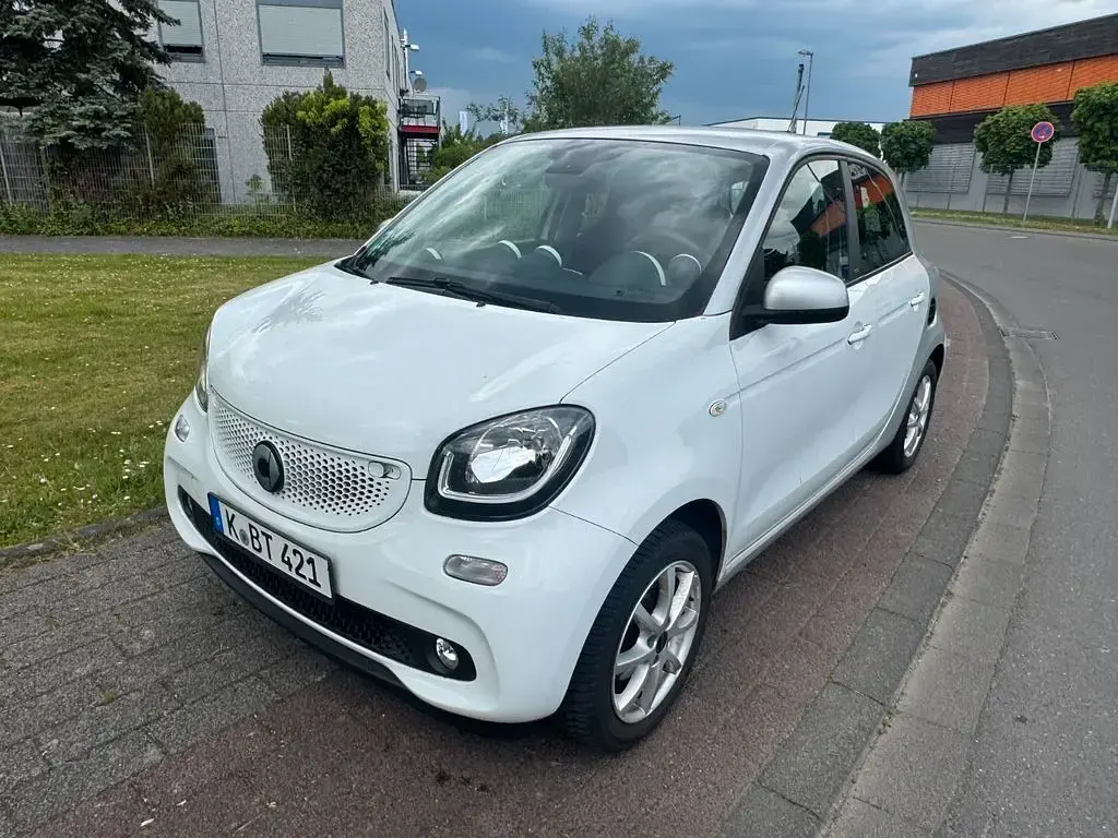 Usata Smart ForFour 71 CV (52 kW) 2015 Bianco Utilitaria