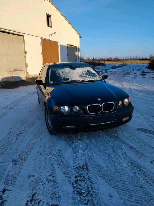 Schwarz Gebraucht 2003 BMW 316 Limousine | 600 € (Superpreis) - Bild 1/4