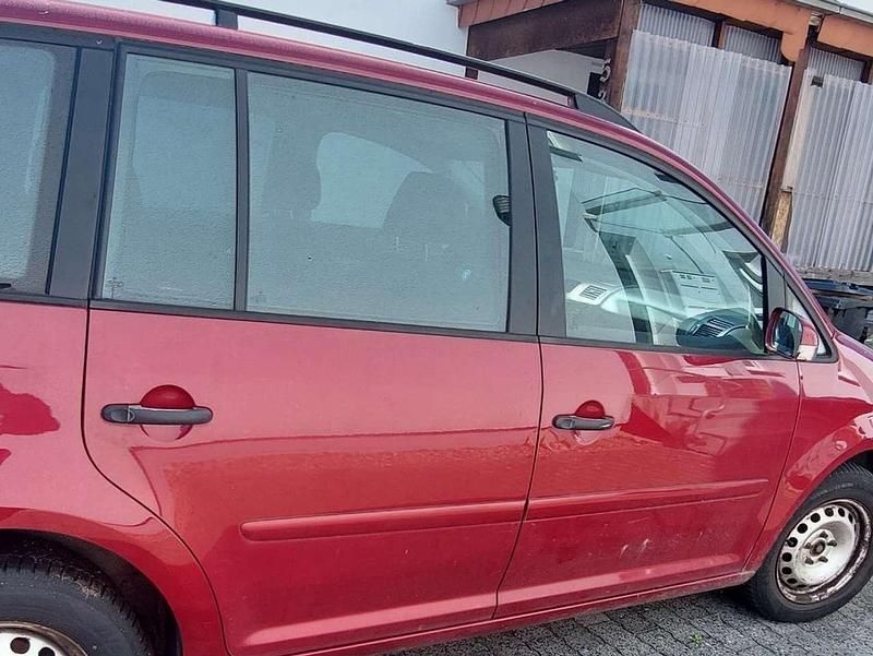 Rot Gebraucht 2006 VW Touran Conceptline Van / Kleinbus | 1.800 € (Guter Preis) - Bild 1/4