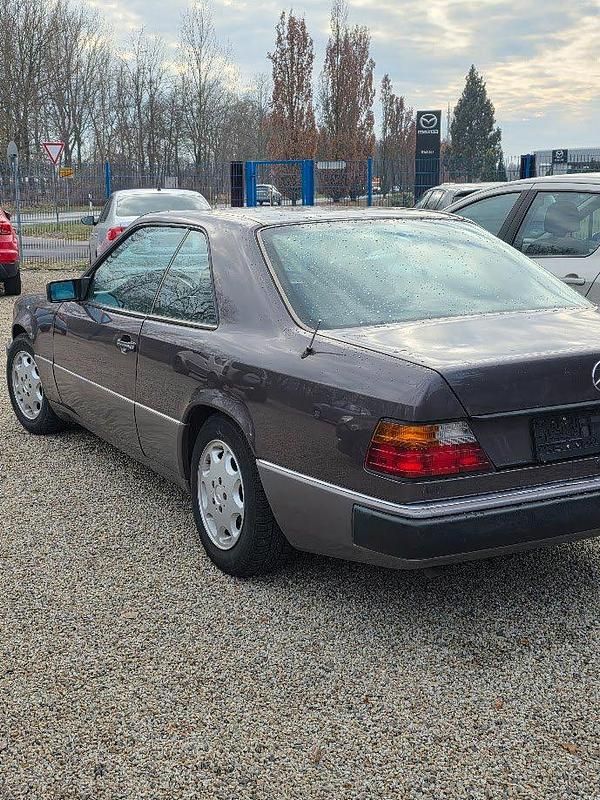 Gebraucht Mercedes 230 132 PS (97 kW) 1991 Coupé