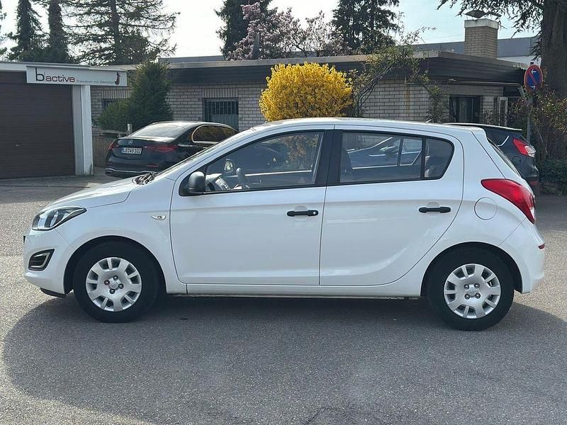 Gebraucht Hyundai i20 Edition 86 PS (63 kW) 2014 Weiß Kleinwagen