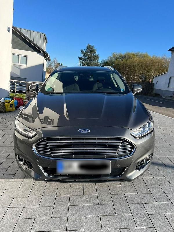 Gebraucht Ford Mondeo Titanium 150 PS (110 kW) 2016 Grau Kombi