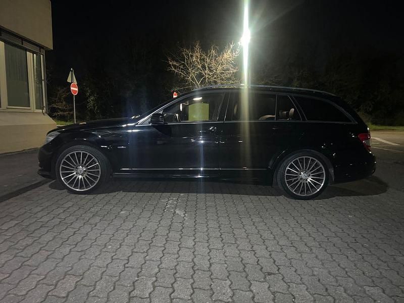 Gebraucht Mercedes C250 204 PS (150 kW) 2009 Schwarz Kombi