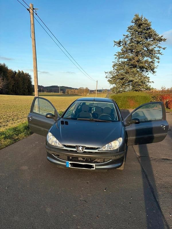 Silber Gebraucht 2006 Peugeot 206 Limousine | 999 € (Fairer Preis) - Bild 1/4