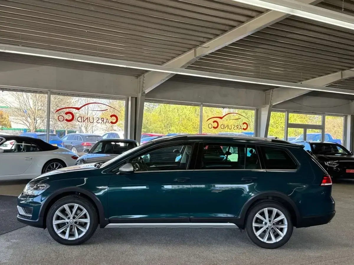 Gebraucht VW Golf Alltrack 184 PS (135 kW) 2018 Pfauengruen Kombi