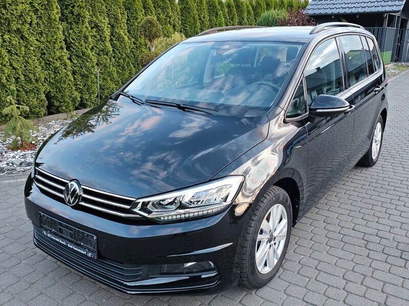 Deep black perleffekt Gebraucht 2023 VW Touran Comfortline Van / Kleinbus | 27.860 € (Superpreis) - Bild 1/4