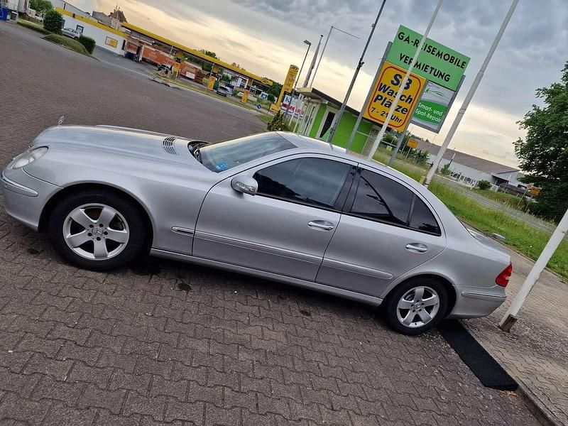Gebraucht Mercedes E240 Elegance 177 PS (130 kW) 2002 Silber Limousine