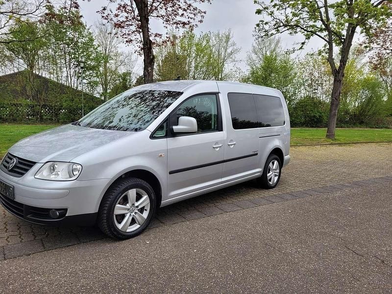 Gebraucht VW Caddy Maxi Life Team 109 PS (80 kW) 2010 Reflexsilber metallic Van / Kleinbus