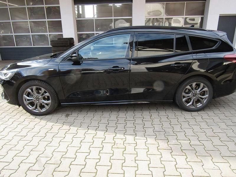 Gebraucht Ford Focus ST-Line 125 PS (91 kW) 2022 Schwarz Limousine