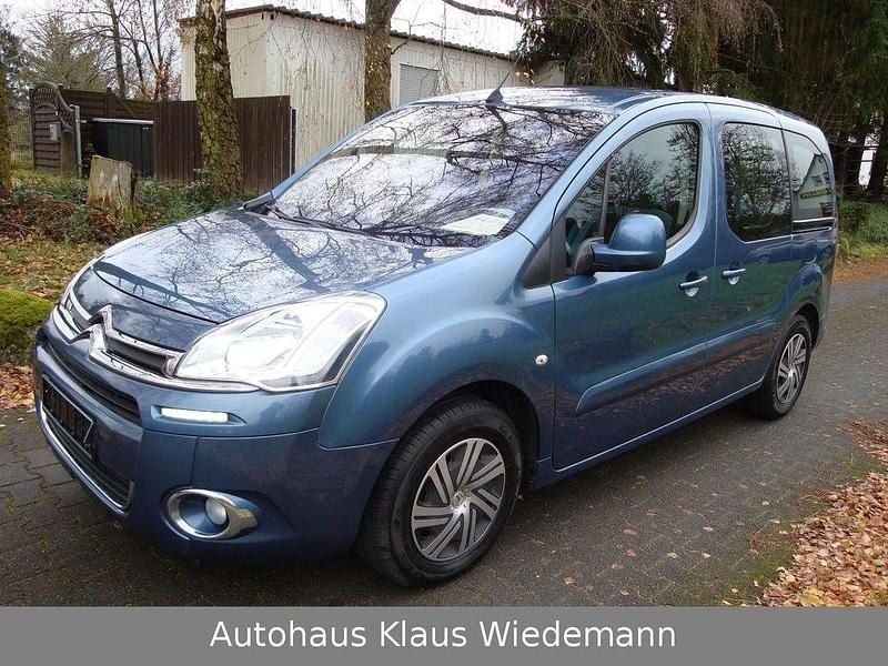 Blau Gebraucht 2013 Citroën Berlingo Tendance Van / Kleinbus | 11.899 € (Teuer) - Bild 1/4