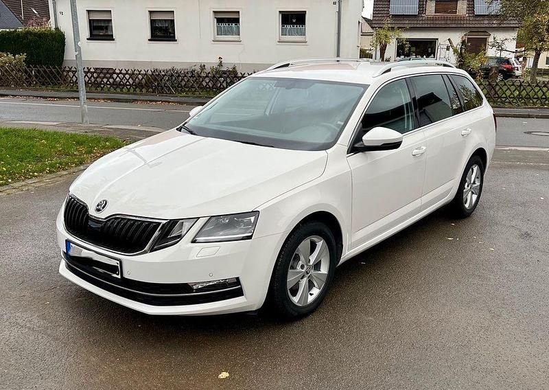 Weiß Gebraucht 2019 Skoda Octavia Style Kombi | 12.990 € (Guter Preis) - Bild 1/4