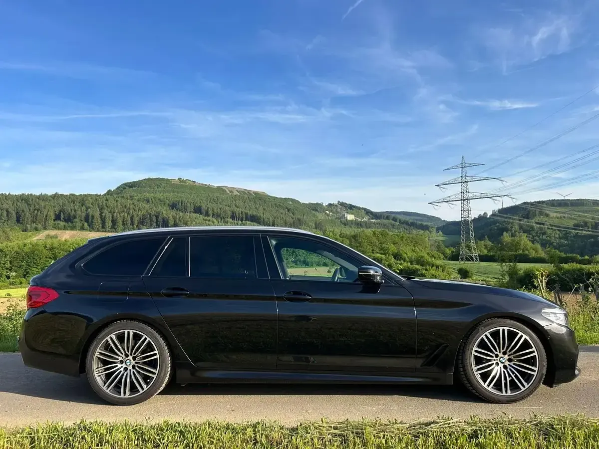 Gebraucht BMW 525 M Sport 231 PS (169 kW) 2019 Schwarz Kombi