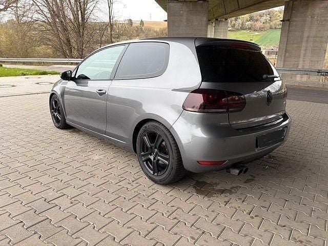 Gebraucht VW Golf VI Highline 140 PS (102 kW) 2010 Grau Kleinwagen