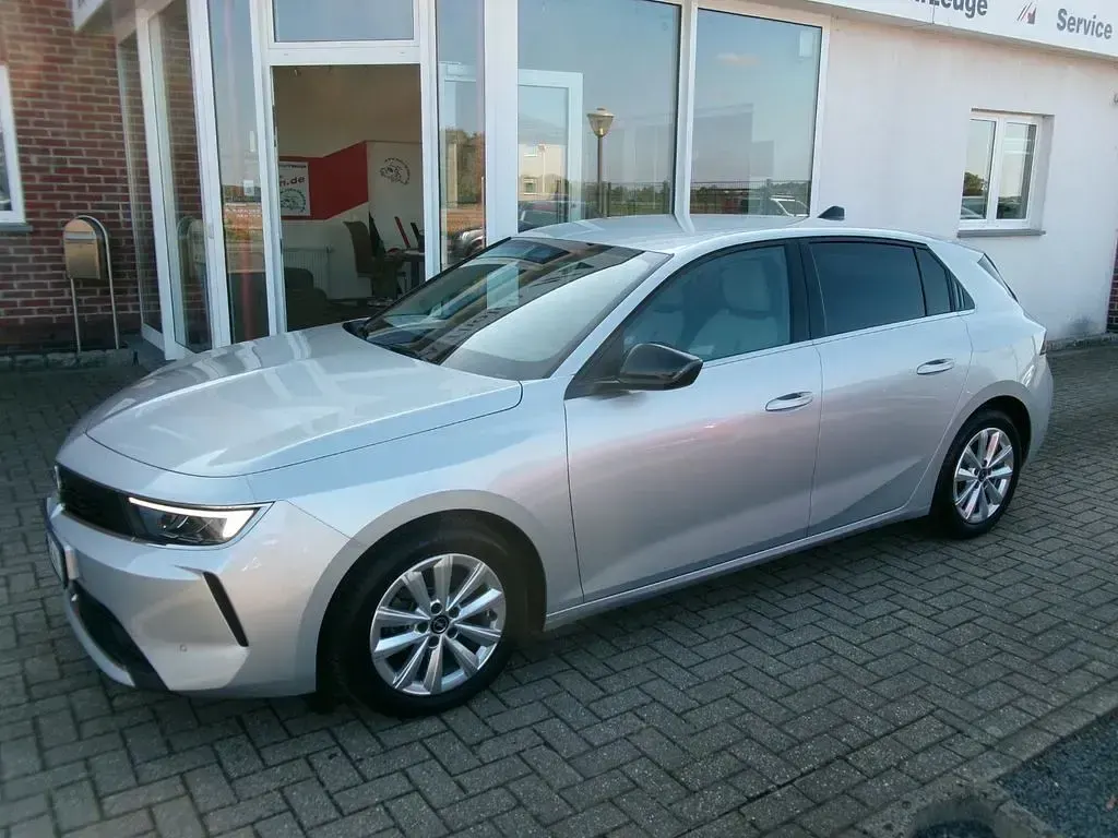 Gebraucht Opel Astra Elegance 131 PS (96 kW) 2023 Silber Kleinwagen