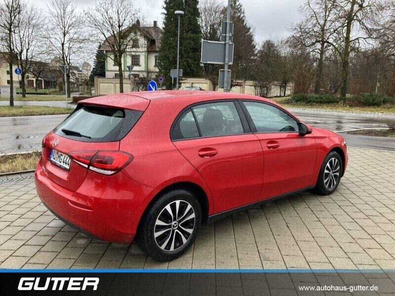 Gebraucht Mercedes A180 116 PS (85 kW) 2019 Rot Kleinwagen