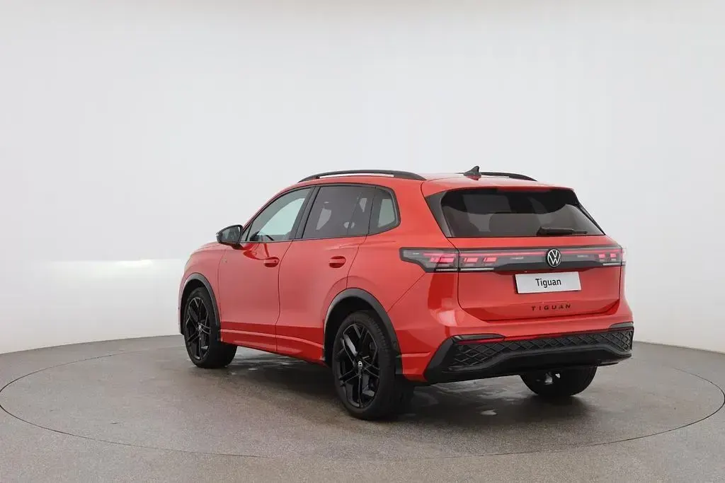 Gebraucht VW Tiguan R-line 150 PS (110 kW) 2024 Rot SUV