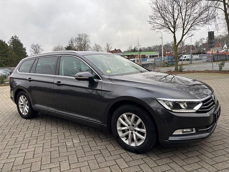 Grau Gebraucht 2019 VW Passat Comfortline Kombi | 11.500 € (Superpreis) - Bild 1/4