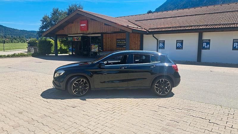 Schwarz Gebraucht 2014 Mercedes GLA220 SUV | 14.000 € (Fairer Preis) - Bild 1/4