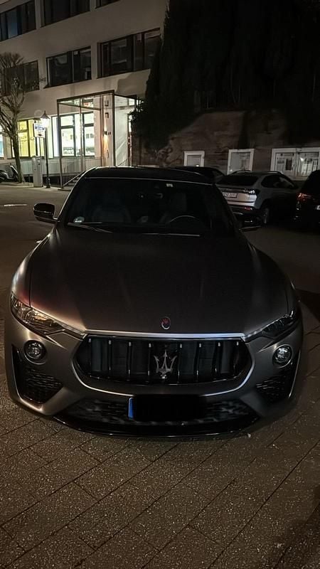 Grau Gebraucht 2021 Maserati Levante SUV | 63.800 € (Teuer) - Bild 1/3
