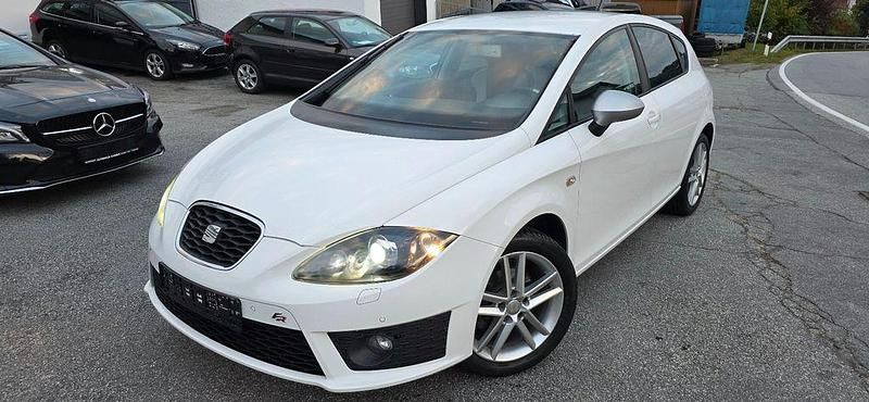 Weiß Gebraucht 2012 Seat Leon FR Limousine | 6.400 € (Fairer Preis) - Bild 1/4