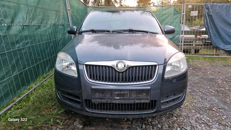 Grau Gebraucht 2009 Skoda Fabia Kombi | 1.099 € (Guter Preis) - Bild 1/4
