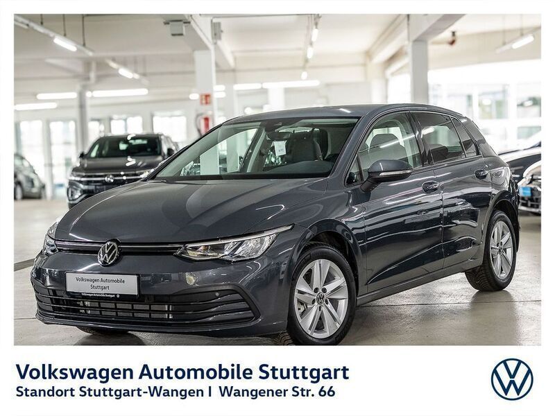 Delfingrau metallic Gebraucht 2023 VW Golf VIII Life Limousine | 29.230 € (Fairer Preis) - Bild 1/4