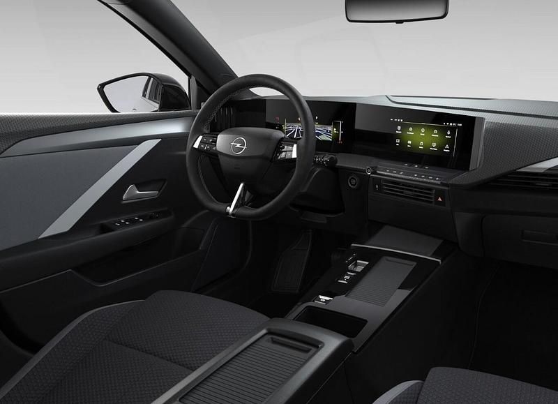 Gebraucht Opel Astra Elegance 131 PS (96 kW) 2024 Kristall silber metallic kristall silber metallic Limousine