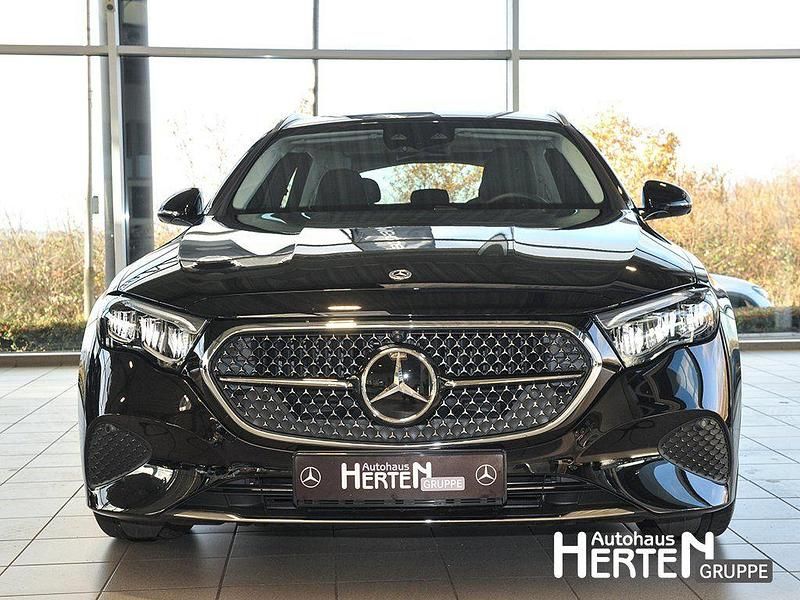 Gebraucht Mercedes E300 Avantgarde 204 PS (150 kW) 2025 lack obsidianschwarz Kombi