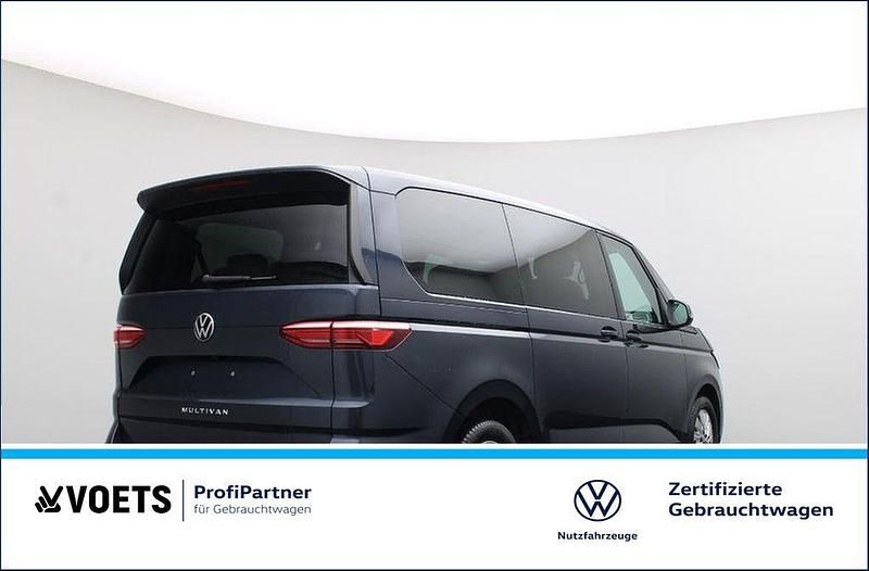 Gebraucht VW Multivan Life 150 PS (110 kW) 2025 Blau Van
