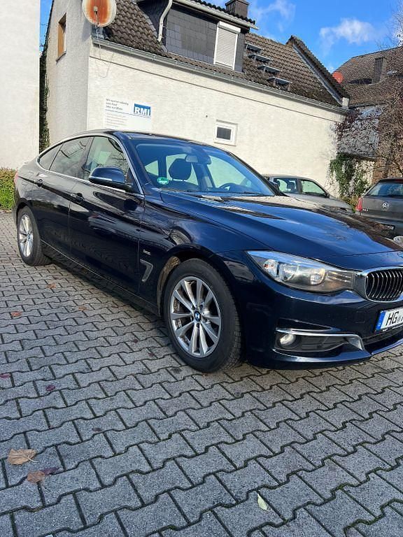Blau Gebraucht 2015 BMW 320 Gran Turismo Luxury Line Limousine | 12.500 € (Fairer Preis) - Bild 1/4