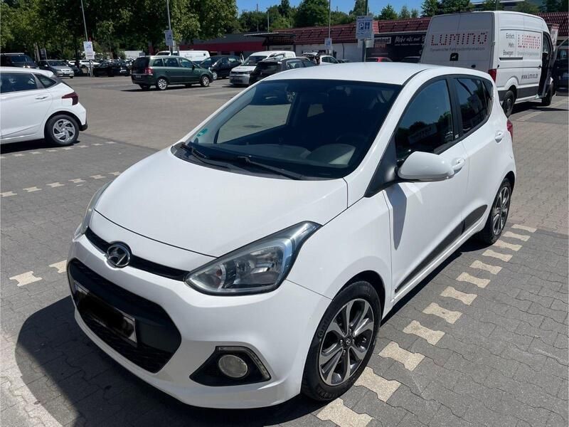 Weiß Gebraucht 2016 Hyundai i10 Passion Kleinwagen | 6.600 € (Guter Preis) - Bild 1/4