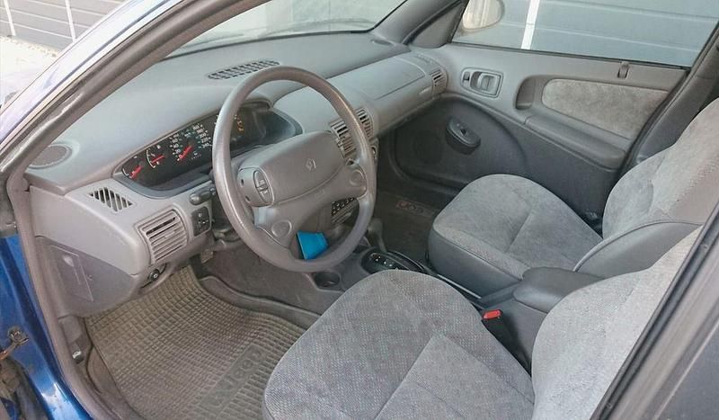 Gebraucht Chrysler Neon 133 PS (97 kW) 1995 Blau Limousine