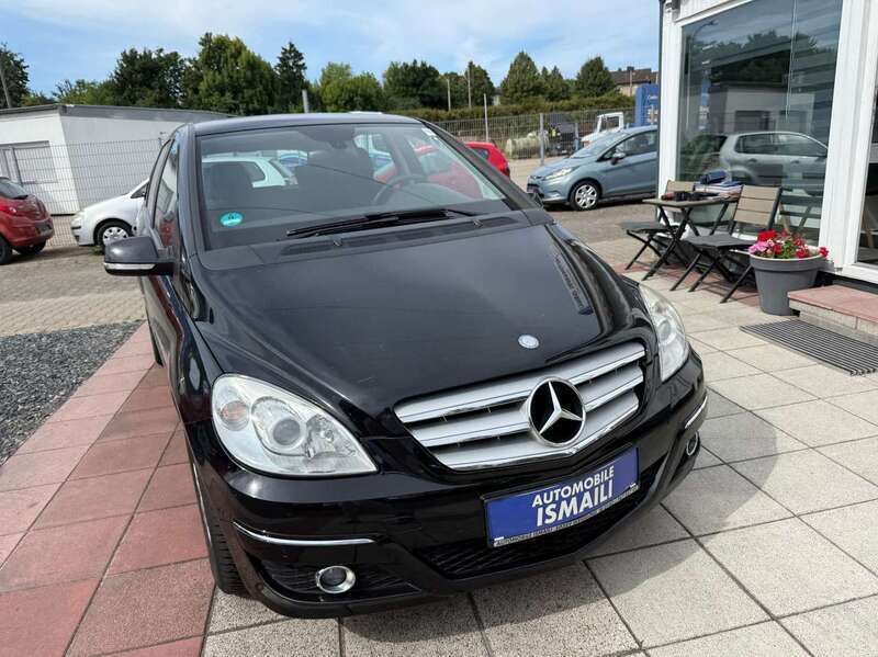Kosmosschwarz Gebraucht 2010 Mercedes B180 Van / Kleinbus | 7.900 € (Teuer) - Bild 1/4