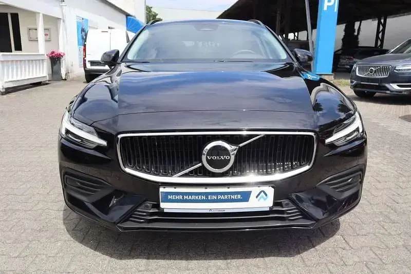 Gebraucht Volvo V60 163 PS (119 kW) 2024 Onyx black Kombi