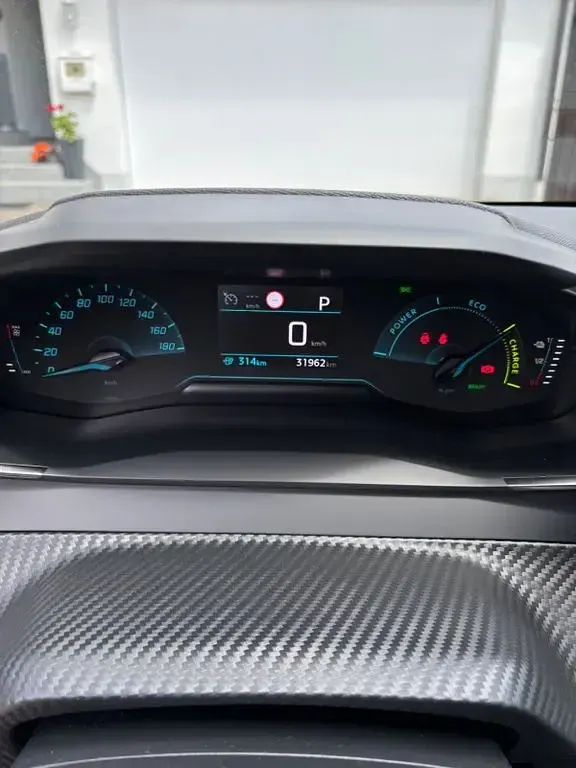 Gebraucht Peugeot e-208 Active 100 kW (136 PS) 2023 Rot Kleinwagen