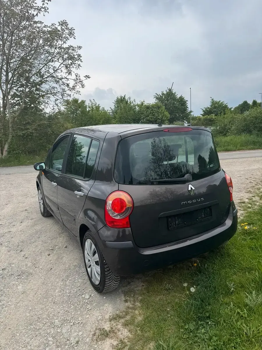 Używany Renault Modus 75 KM (55 kW) 2005 Brązowy Minivan