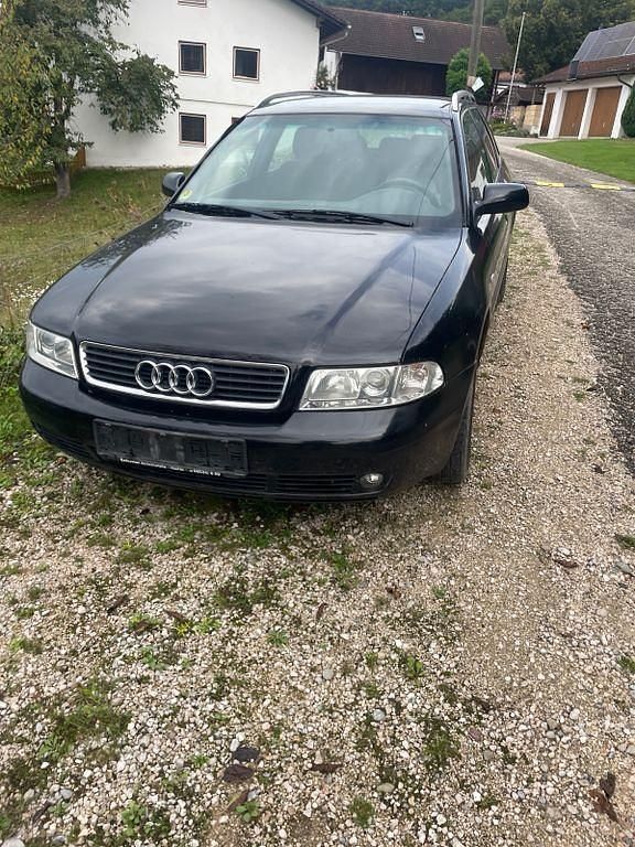 Schwarz Gebraucht 2000 Audi A4 Kombi | 950 € (Guter Preis) - Bild 1/4