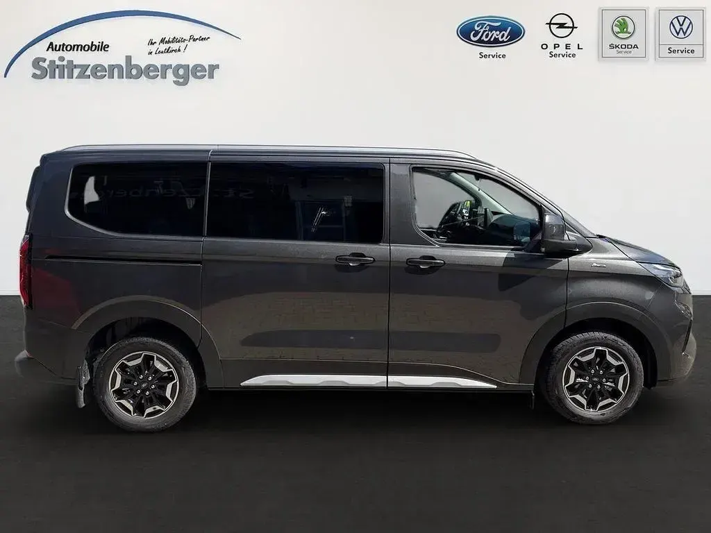 Neu Ford Tourneo Titanium 170 PS (125 kW) 2026 Grau Van / Kleinbus