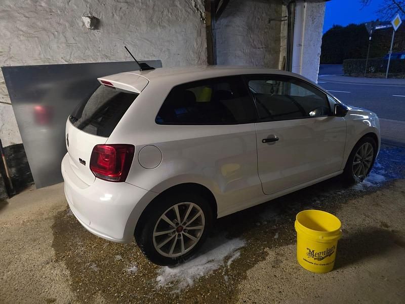 Gebraucht VW Polo 60 PS (44 kW) 2014 Weiß Kleinwagen