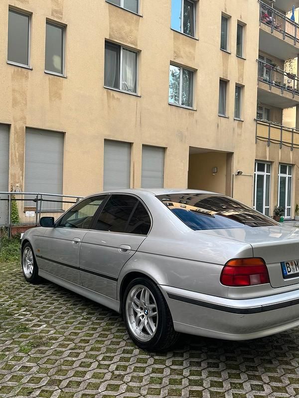Silber Gebraucht 2000 BMW 520 M Sport Limousine | 2.500 € (Superpreis) - Bild 1/4
