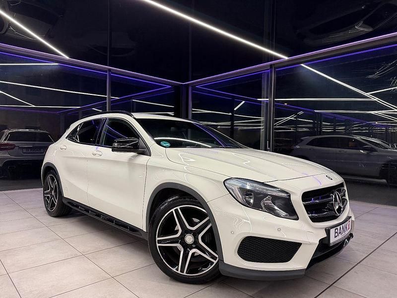 Weiß Gebraucht 2016 Mercedes GLA200 AMG SUV | 15.490 € (Fairer Preis) - Bild 1/4