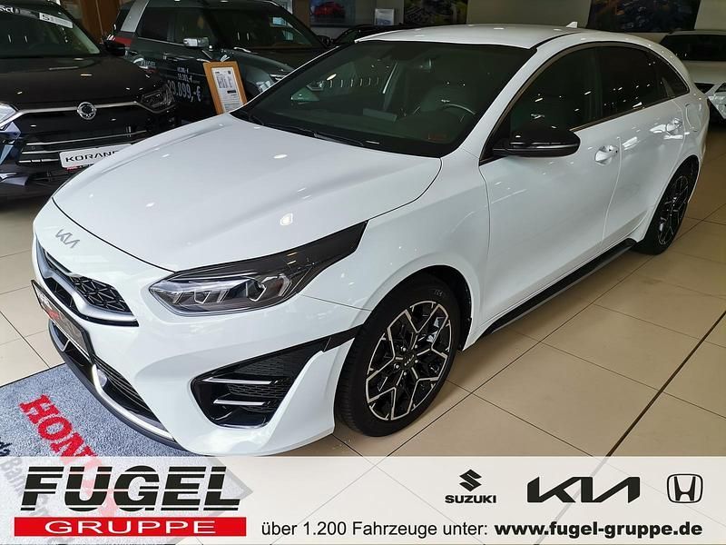 Weiss Gebraucht 2022 Kia ProCeed GT-Line Kleinwagen | 22.968 € (Fairer Preis) - Bild 1/4